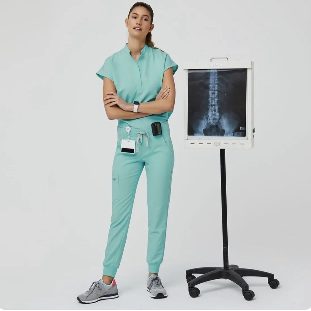 New XS Figs Fresh Aqua Rafaela Top & Jogger Scrub Set